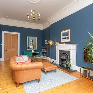 Apartment South Learmonth Gardens