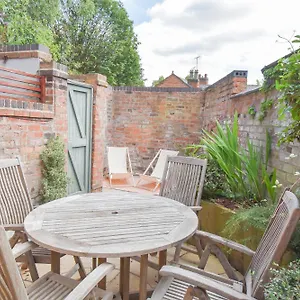  Holiday home - Luxury Townhouse - With Free Parking United Kingdom