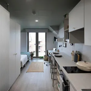  Hotel a capsule Keel House Modern